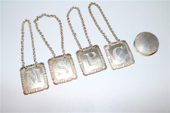 4 George III silver wine labels and a pill box (5)